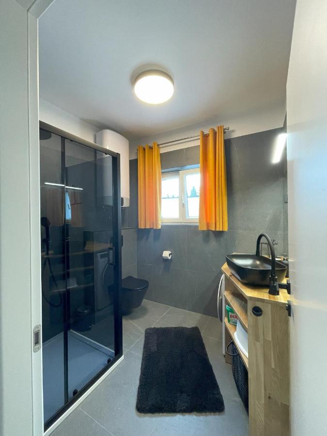 Valkane Beach Apartments بولا المظهر الخارجي الصورة