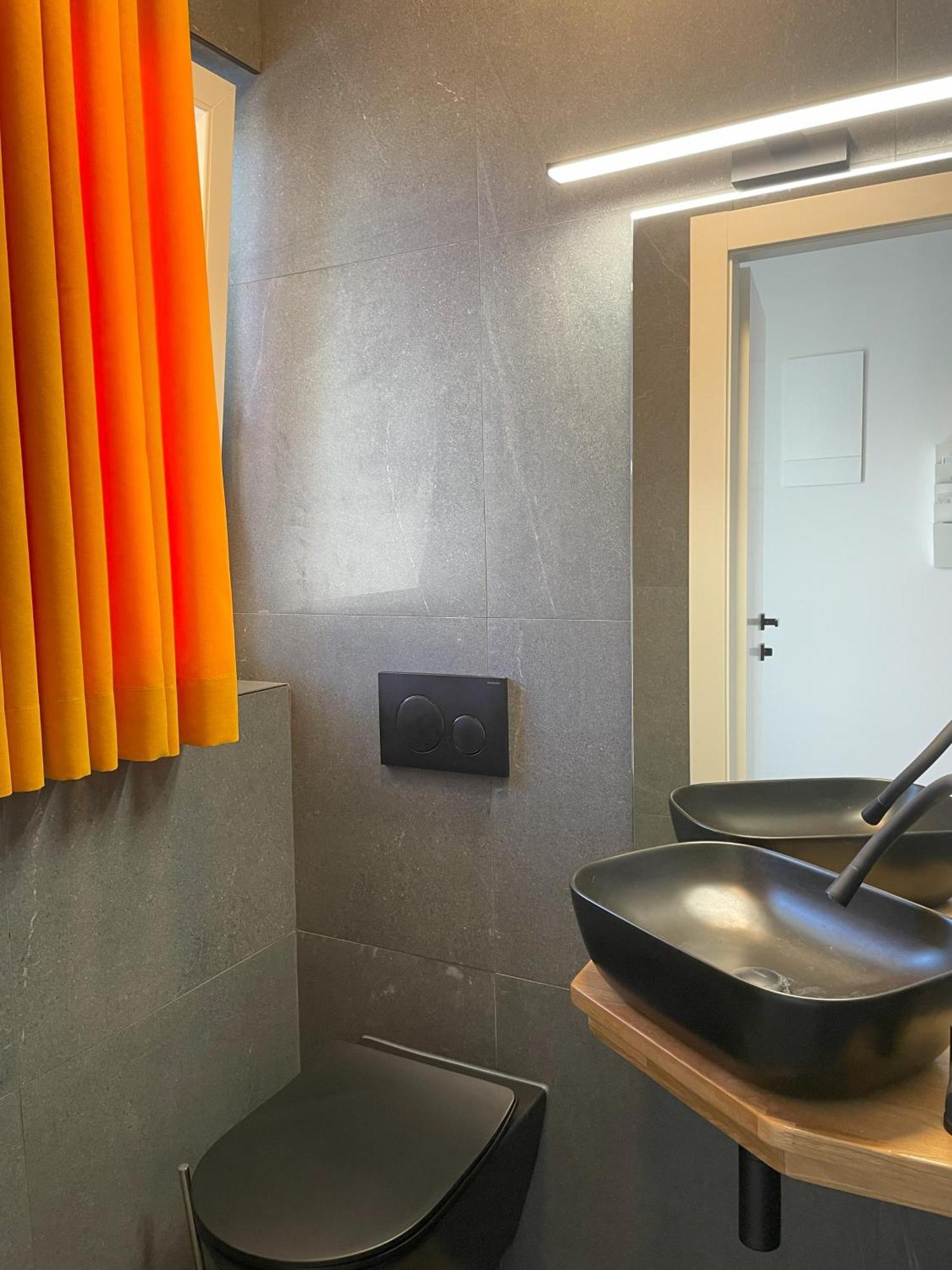 Valkane Beach Apartments بولا المظهر الخارجي الصورة