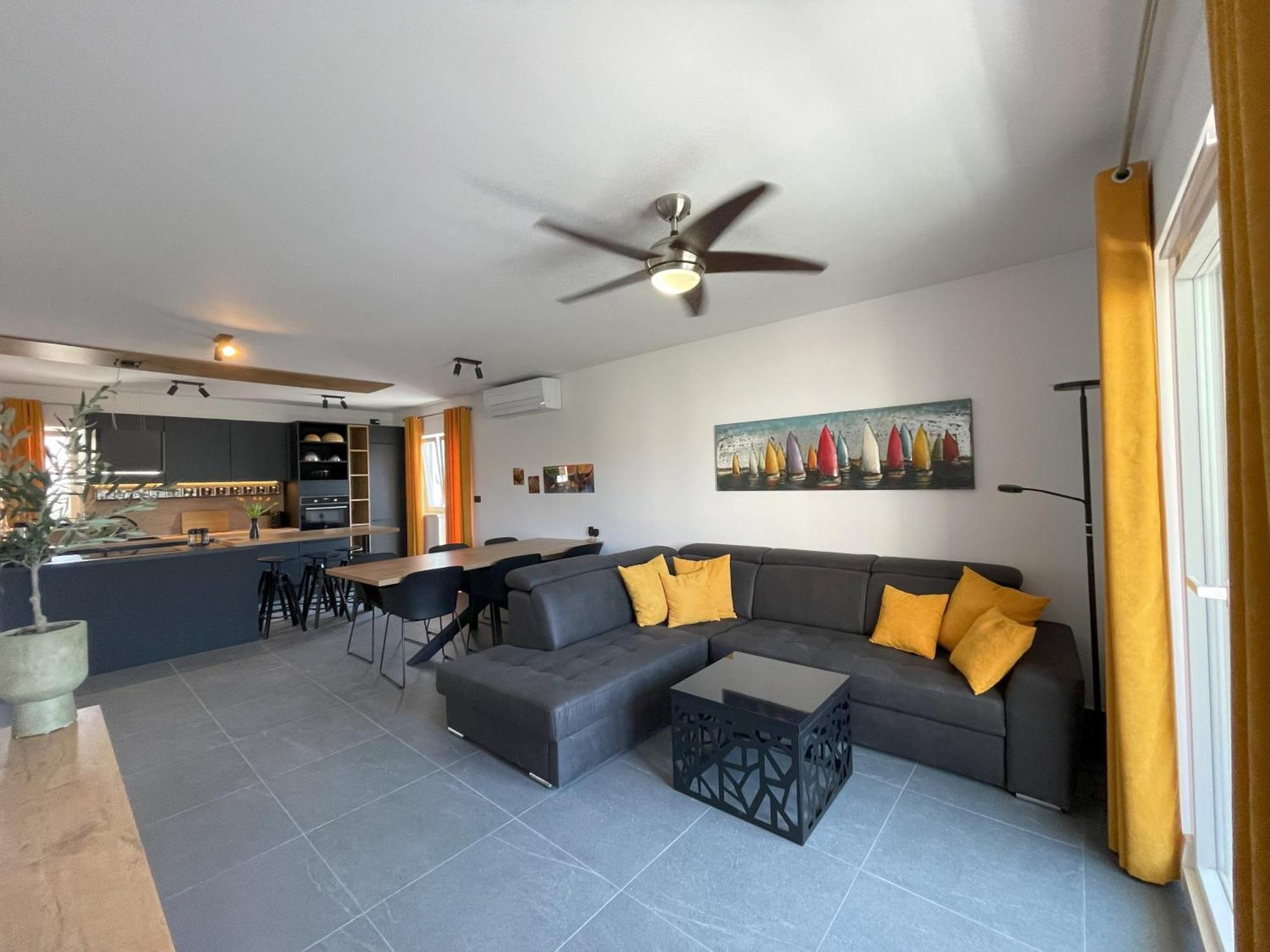 Valkane Beach Apartments بولا المظهر الخارجي الصورة
