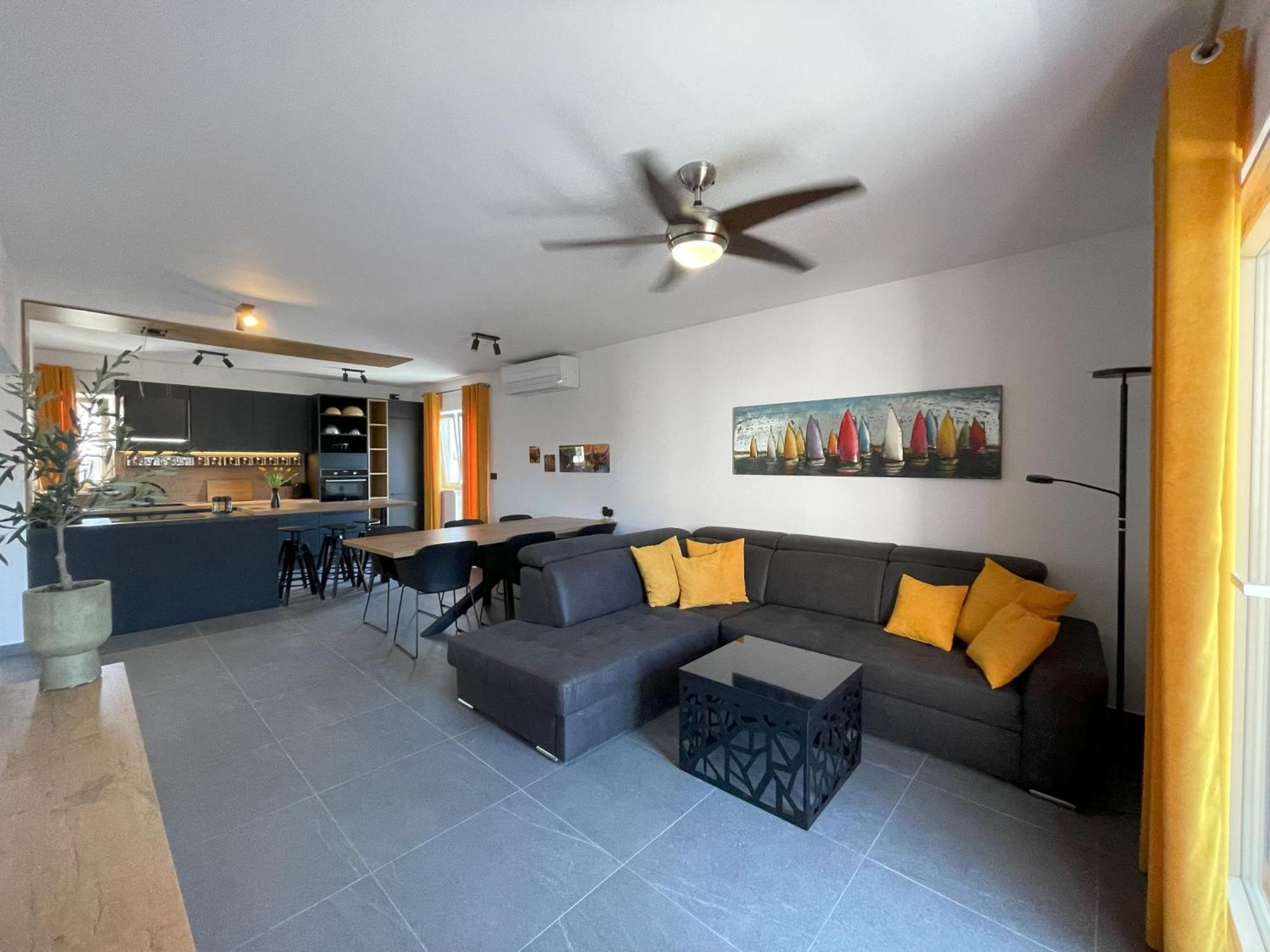 Valkane Beach Apartments بولا المظهر الخارجي الصورة