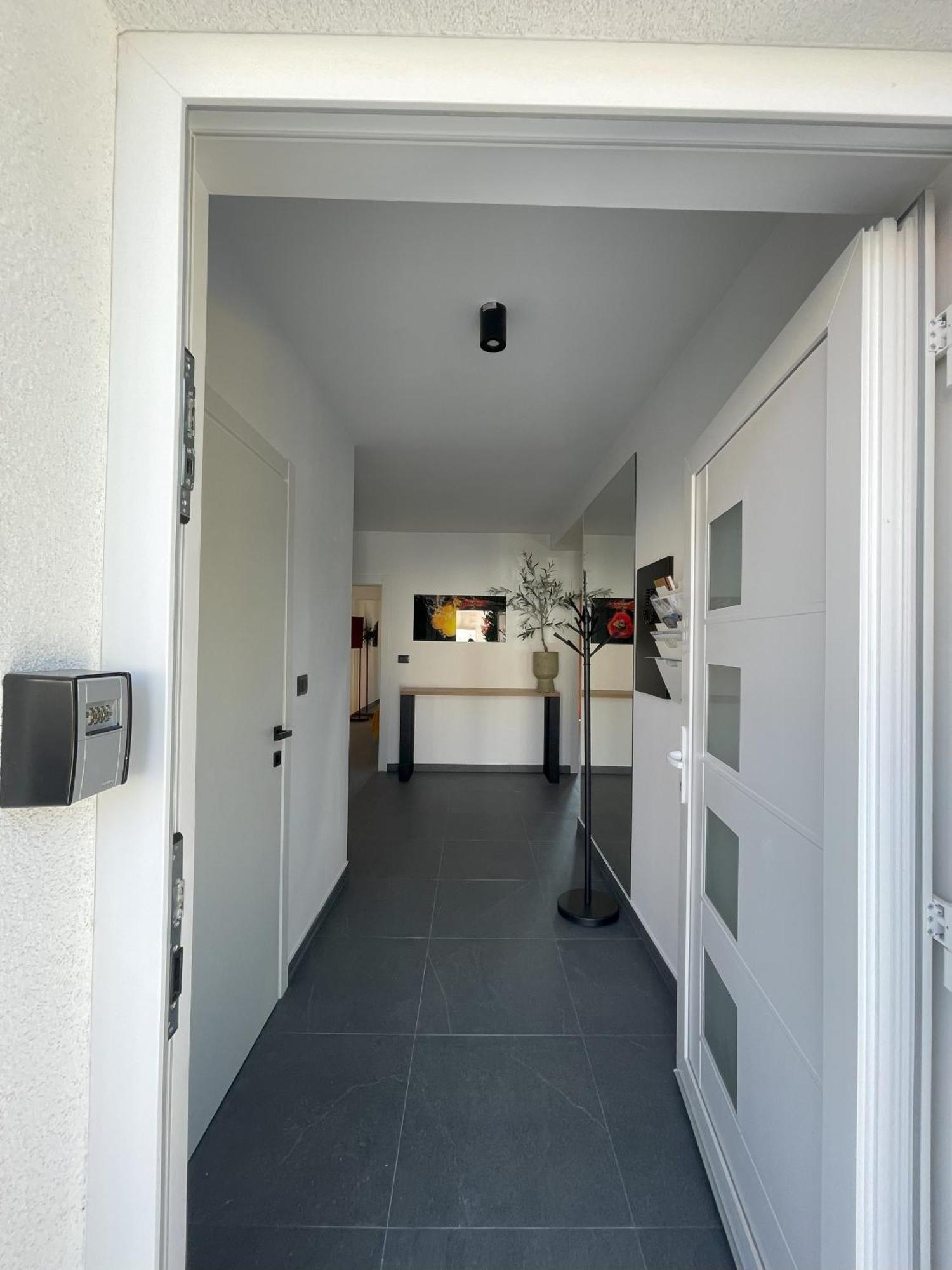 Valkane Beach Apartments بولا المظهر الخارجي الصورة