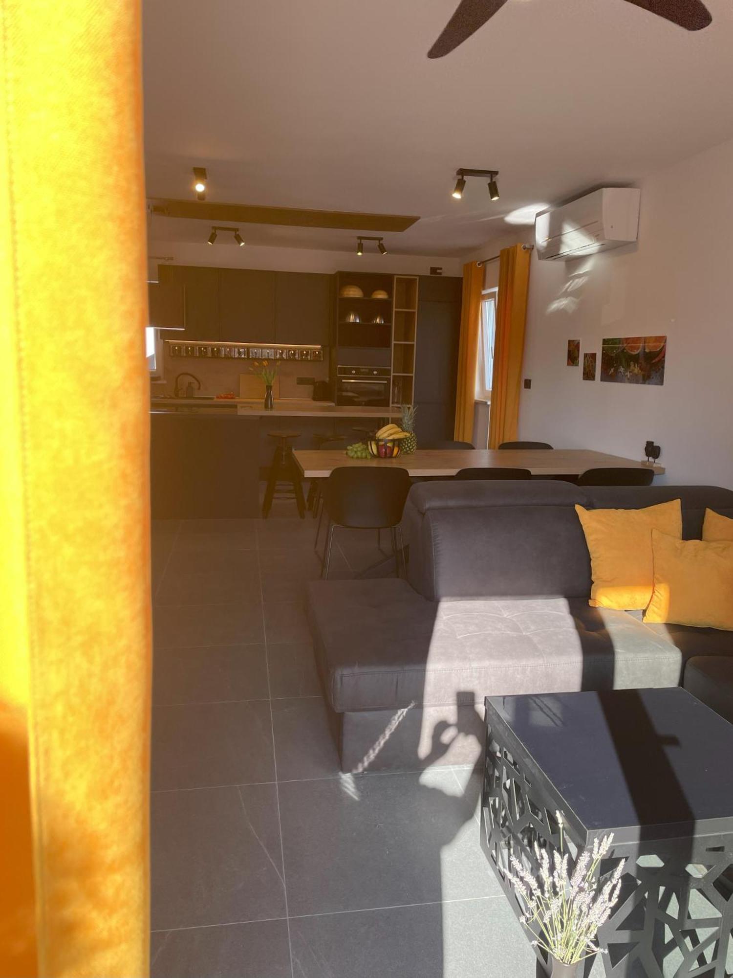 Valkane Beach Apartments بولا المظهر الخارجي الصورة
